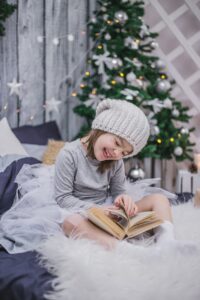 Kerstboom, kind, boek